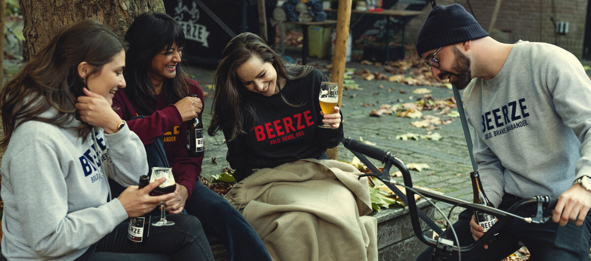 Beerze-sweater-trui-charcoal-red-beer-willemjan-2-2400x1060-3